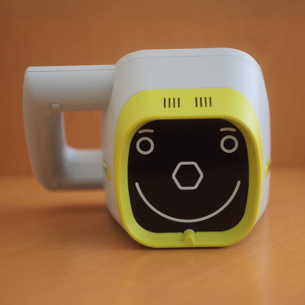 Fotoscreener pediatrico portatile con design a faccina sorridente per rendere l'esame della vista amichevole ai bambini